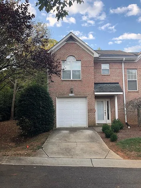 4734 Hunter Crest Ln — Photo 1