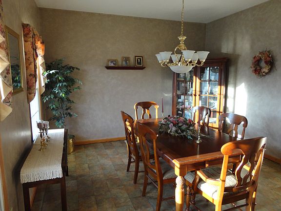 Formal Dining Room for those special occasions