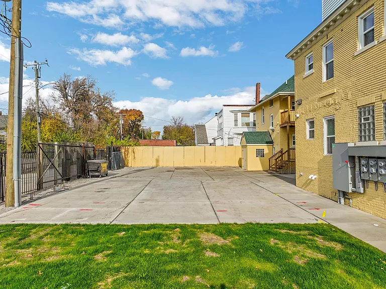 799 E Grand Blvd #8 — Photo 13