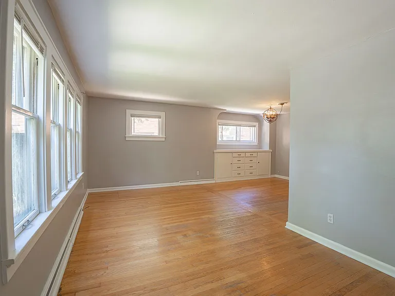 523 E Henry Clay St — Photo 2