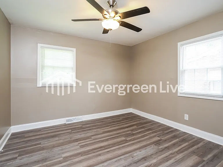 1706 Eastwood Ave — Photo 11