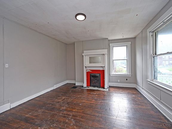 3rd image of 1110 Winfield Ave
