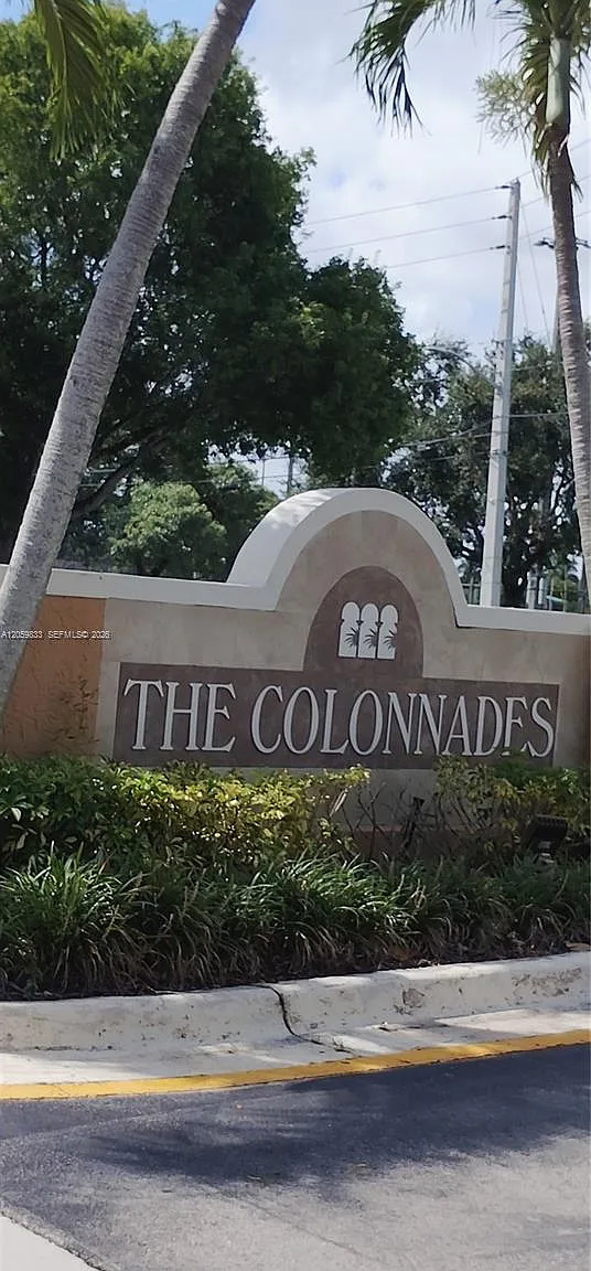 Colonnades Condo — Photo 1