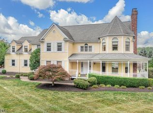 7 Winding Way, Chester, NJ 07930
