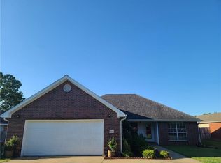 5620 E Country Rdg, Fayetteville, AR 72701