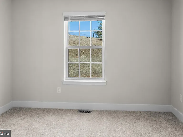 1705 Water Crossing Rd — Photo 31