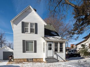 520 S Burchard Ave, Freeport, IL 61032