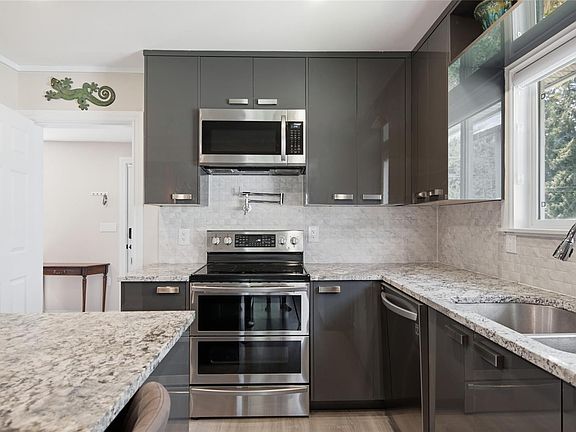 3rd image of 4752 Gertrude St