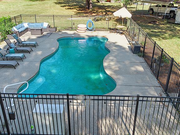 2nd image of 735 Daniels Road