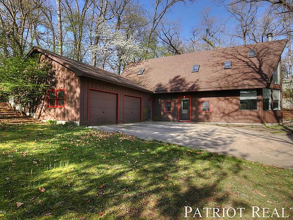 2nd image of 3233 Shadyside Dr NE