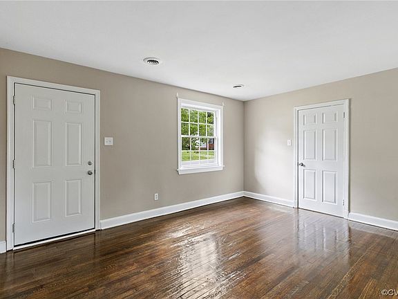 3rd image of 4600 Eastover Ave