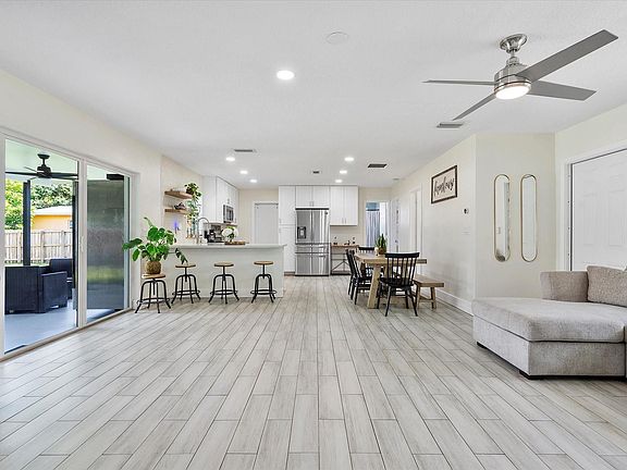 3rd image of 415 NW 46th Avenue