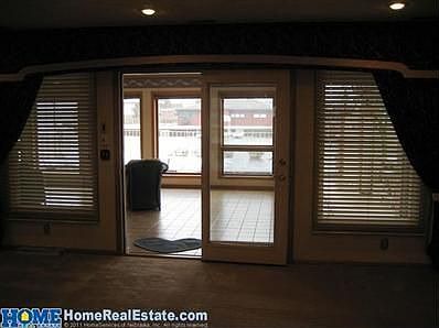 5th image of 832 N Lakeshore Dr
