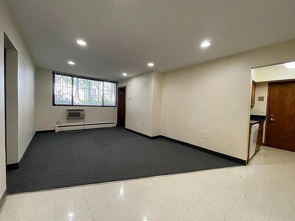 5th image of 1010 15th Ave SE APT 102
