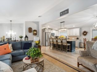 19 Meadow Ln, Vernon, NJ 07462