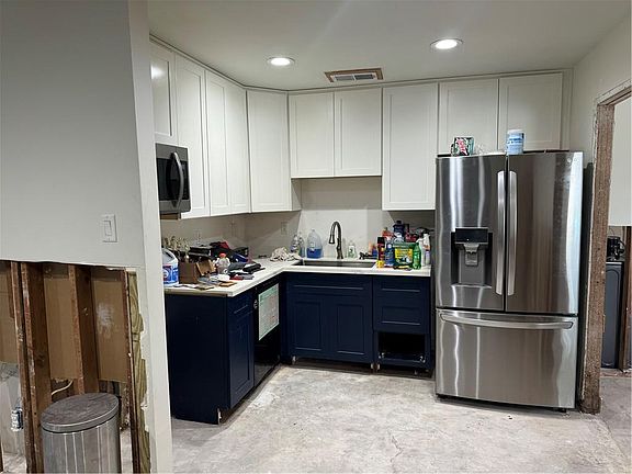 5th image of 3605 W Loyola Dr