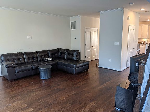 5th image of 611 Golden Pear Ln