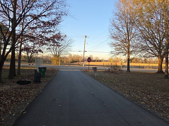 5th image of 907 Moss St