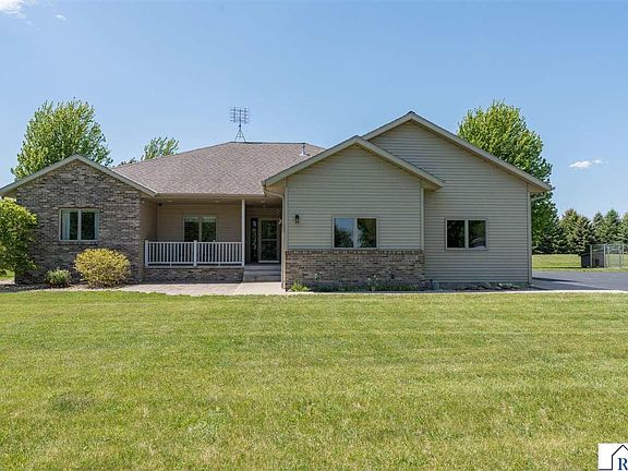 3rd image of 50792 Birch Bluff Dr