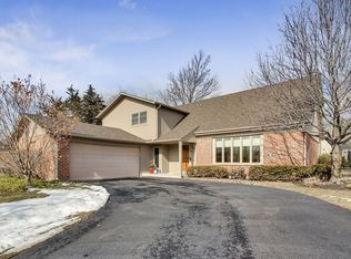 3518 River Falls Dr, Northbrook, IL