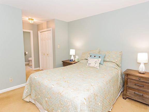 4th image of 4314 Pin Oak Dr