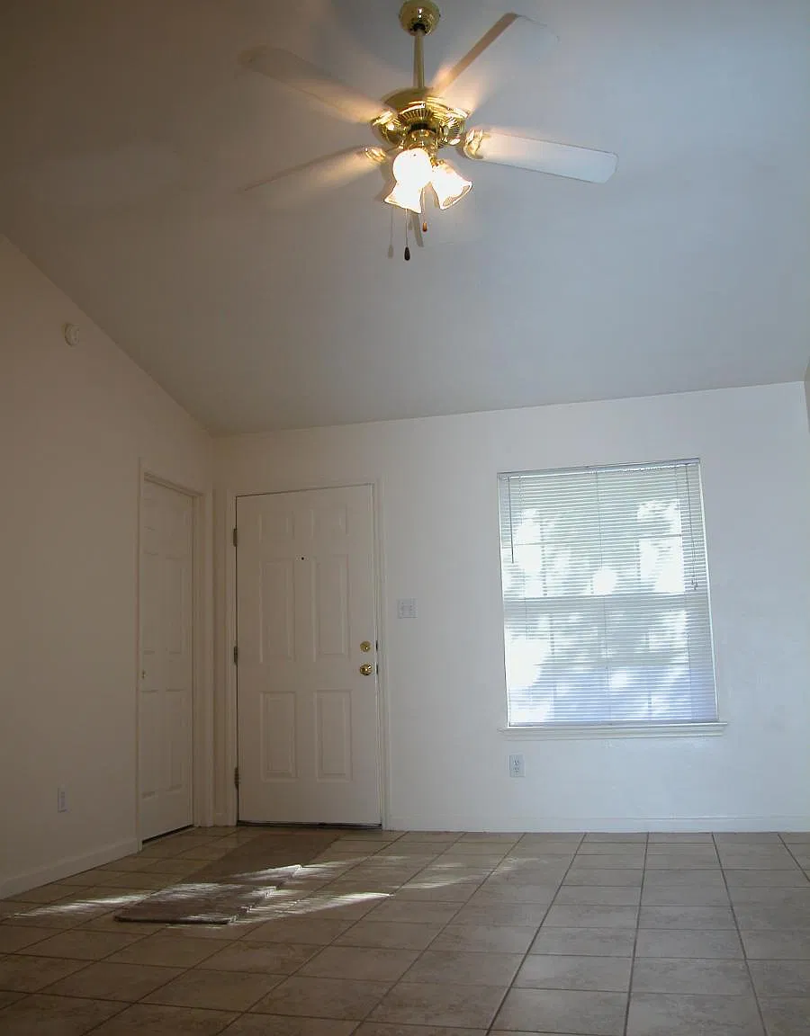 2 bed, 1100 sqft, $1,090 — Photo 4