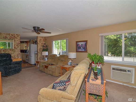 5th image of 424 Volesky Dr SE