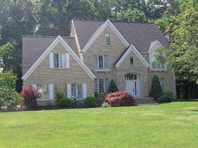 2nd image of 657 Westminster Rd