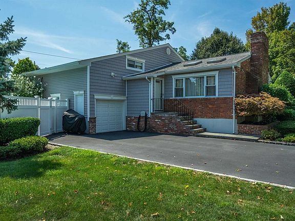 3rd image of 50 Radcliff Dr