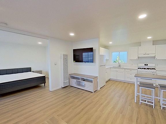4th image of 510 Glenneyre St APT 5