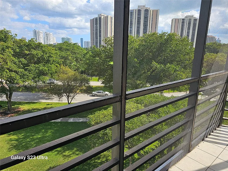 20400 W Country Club Dr #508 — Photo 4