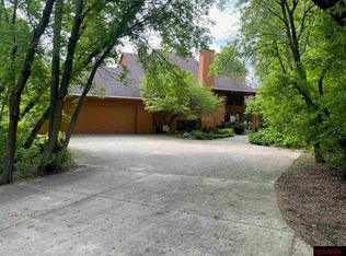 804 Spruce Pl, Saint Peter, MN 56082