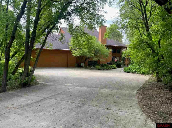 804 Spruce Pl, Saint Peter, MN 56082