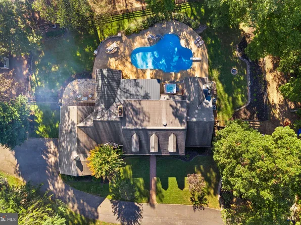 11201 Split Rail Ln, Fairfax Station, VA 22039