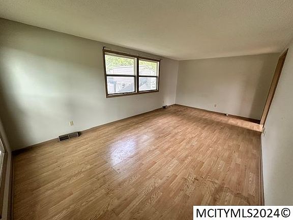 2nd image of 624 7th Ave N
