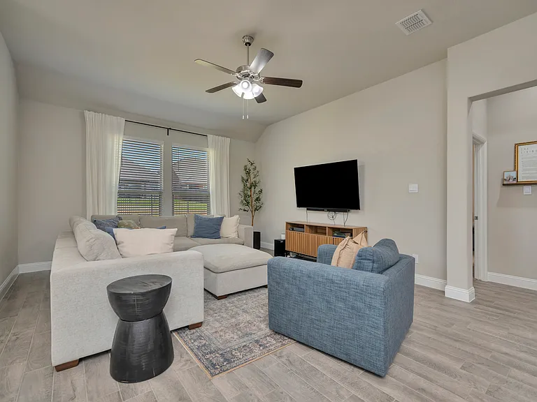 2028 Windsor Dr — Photo 13