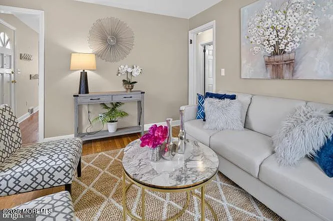 3 bed, 2.5 bath, 1111 sqft, $2,000 — Photo 3