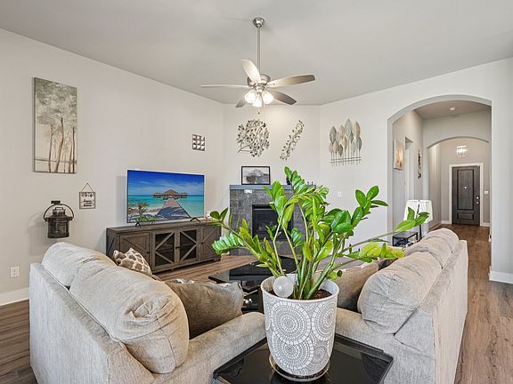 4th image of 1901 Braided Mane Ave