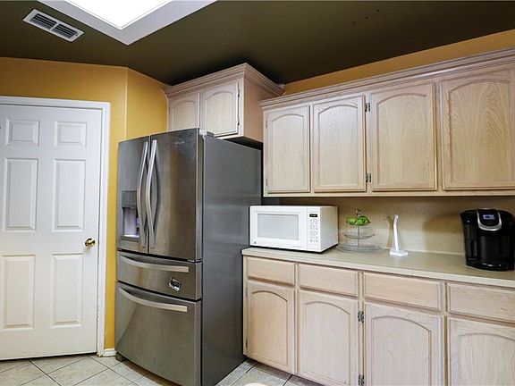 4th image of 504 Monterey Dr
