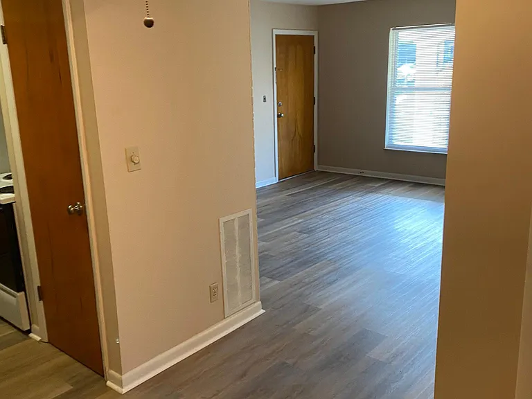 2731 Brownsboro Rd #7 — Photo 2