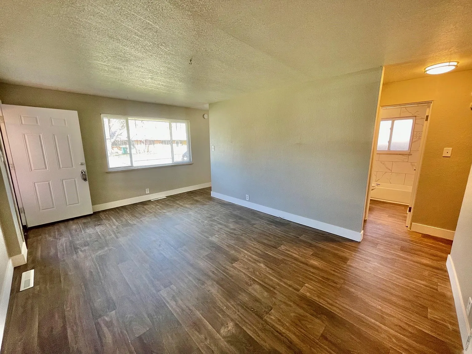 2 bed, 750 sqft, $1,800 — Photo 2