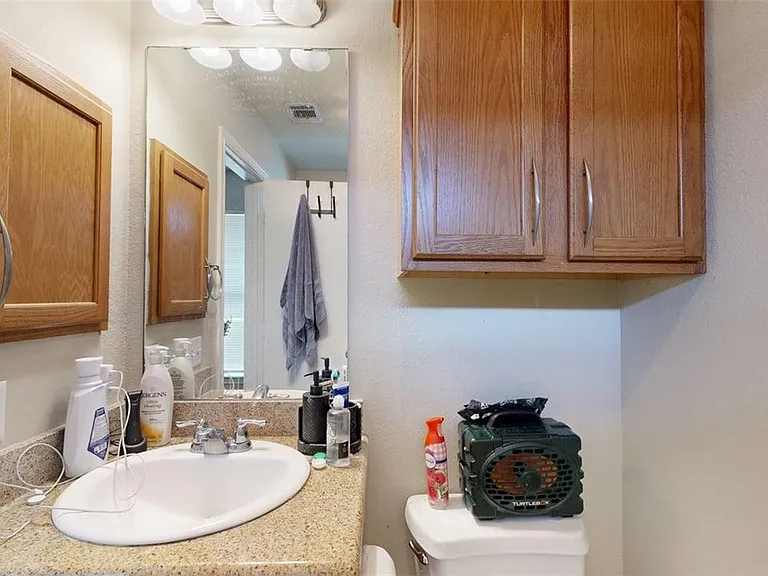 2933 McLaren Dr — Photo 21