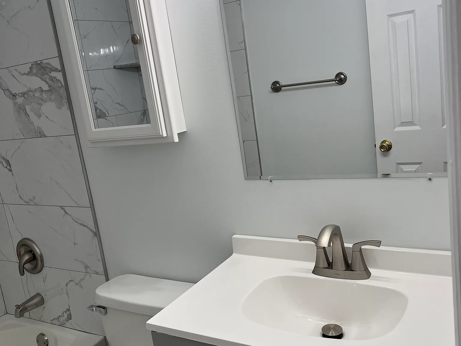 5 bed, 2000 sqft, $3,900 — Photo 4
