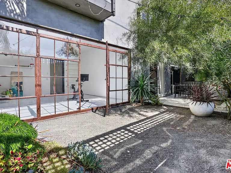 2425 Clement Ave — Photo 21
