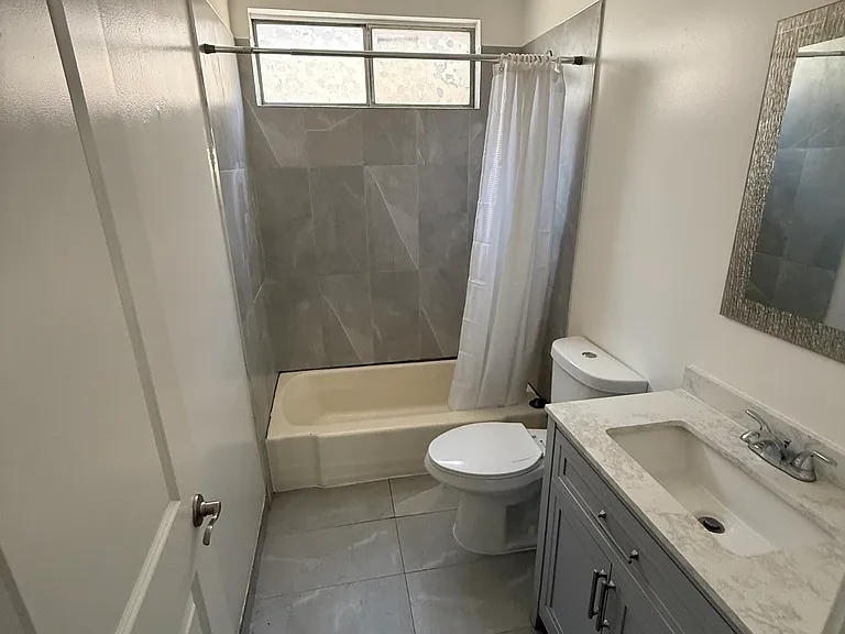 6922 Hazeltine Ave #4 — Photo 7
