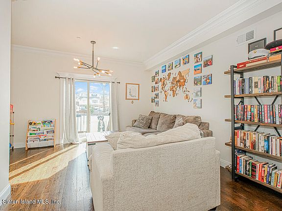 5th image of 152 Roman Ave