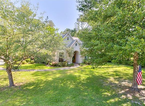 5th image of 1015 Gloria Ct