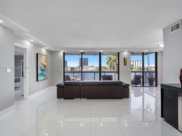 200 Golden Isles Dr APT 206, Hallandale Beach, FL 33009