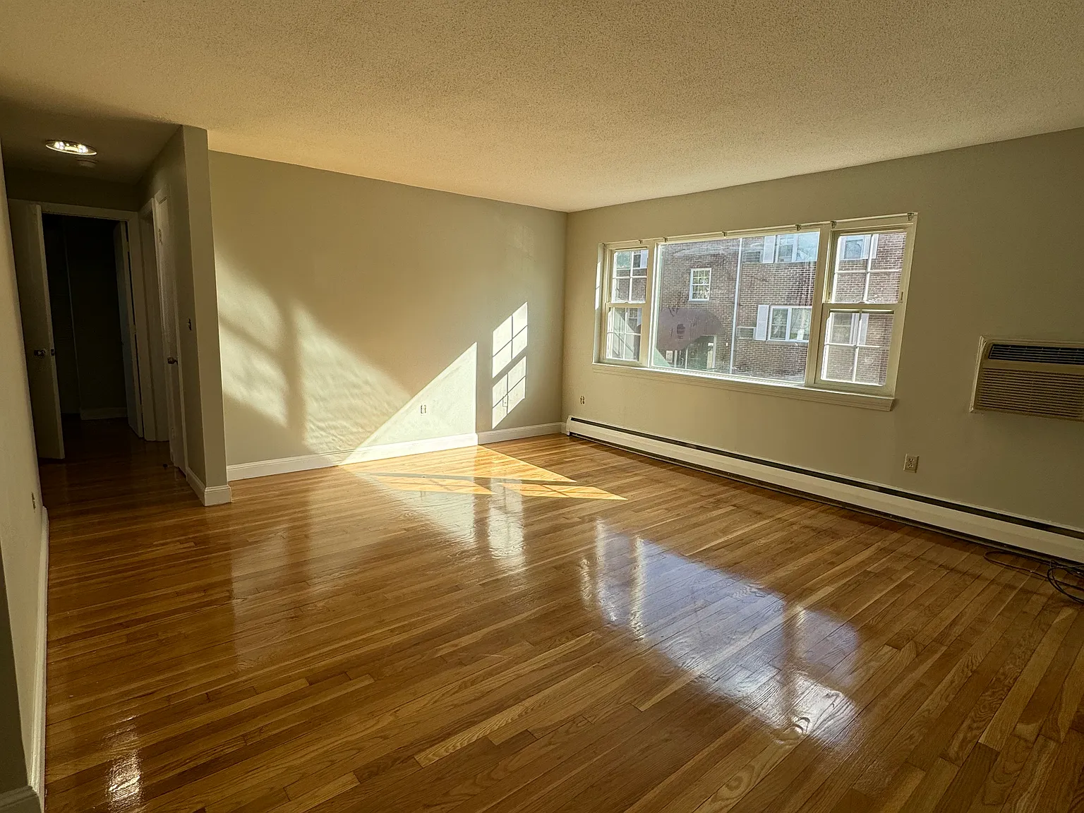 2 bed, 900 sqft, $2,295 — Photo 2
