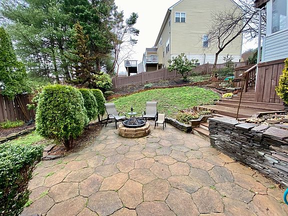 2nd image of 2 Eastbrook Ct